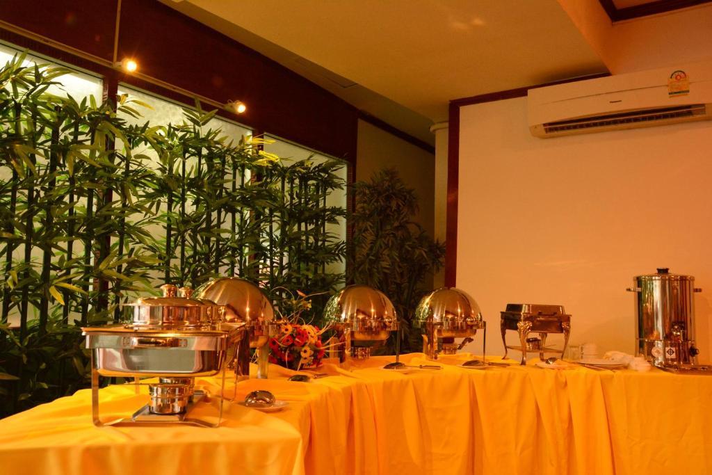 Pohseen Grand Palace Hotel Bangkok Exteriör bild